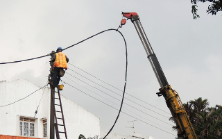 What are the requirements for overhead lines?