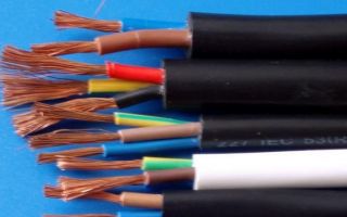 What are the criteria used for insulator inspection procedures?