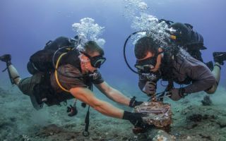 British and French submarine cables damaged by hurricanes may cause a power crisis