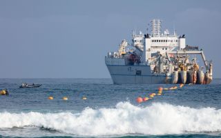 U.S. submarine fiber optic cables cut into information islands