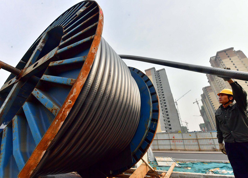 laying cable.jpg